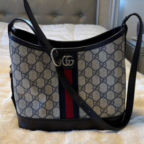 Gucci Handbags - Gucci authentic shoulder bag LIKE NEW ! condition